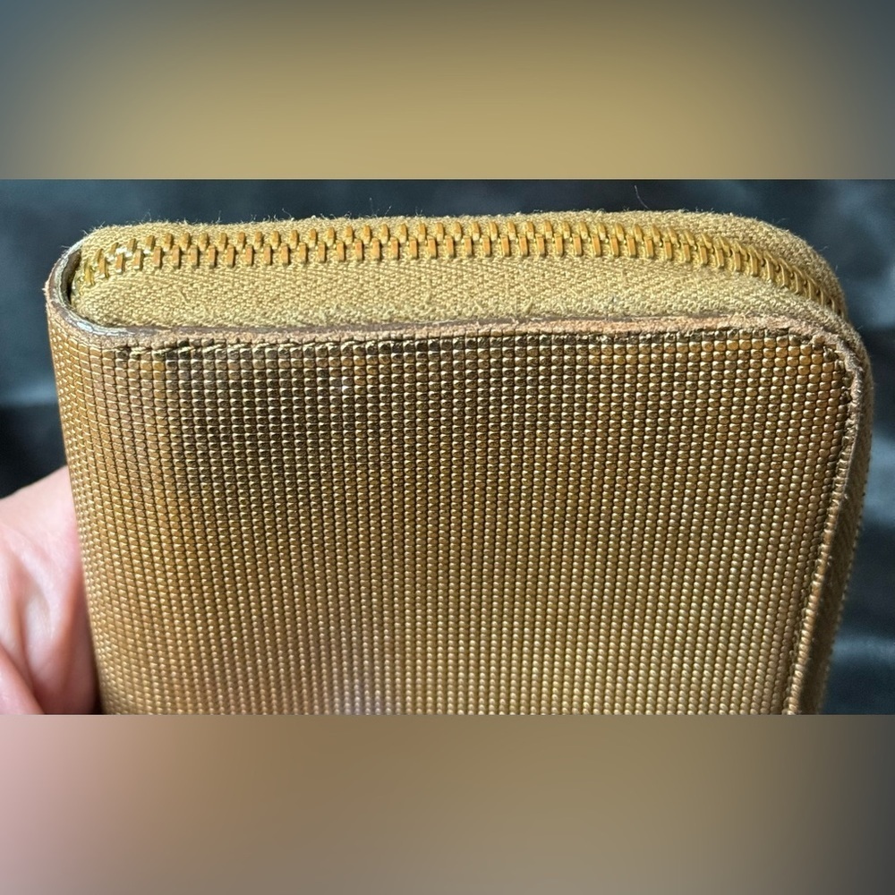 Fendi metallic gold wallet - Picture 9 of 17